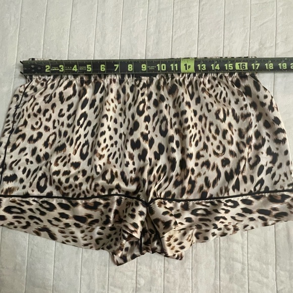 Victoria's Secret Animal Print Satin Cami Shorts Sleep set Size Large - Picture 11 of 14